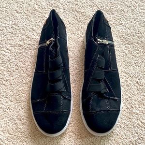Black Casual Sneakers
